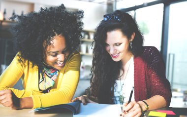 Arkadaşlar için proje, ekip çalışması kavramı toplantısında