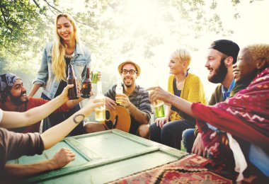 Arkadaşlar kavramı asılı