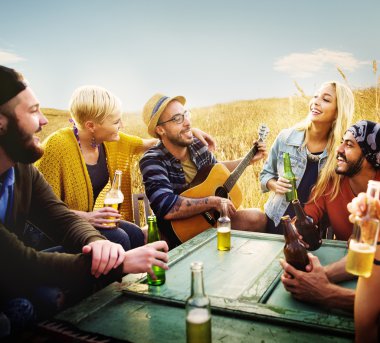 Arkadaşlar kavramı asılı