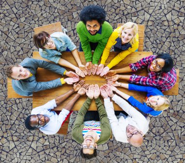 Çeşitlilik insanların sadaka kavramı