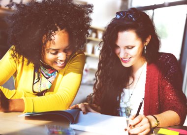 Kadın ve ekip çalışması kavramı