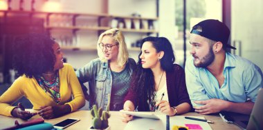 İnsanlar toplantısında, iletişim kavramı