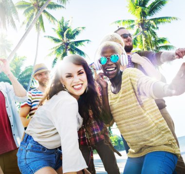 Yaz plaj partisi konsepti de arkadaşlar