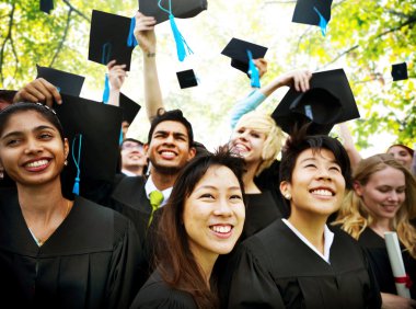 Öğrencilerin mezuniyet kavramı kutlama