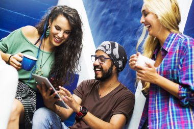 Arkadaşlar kavramı asılı