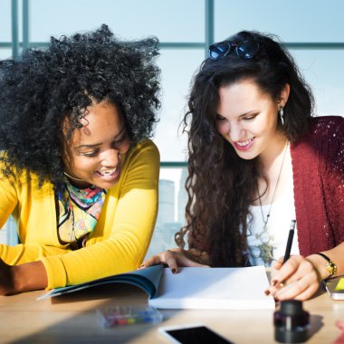 Proje için ekip çalışması kavramı toplantı arkadaşlar