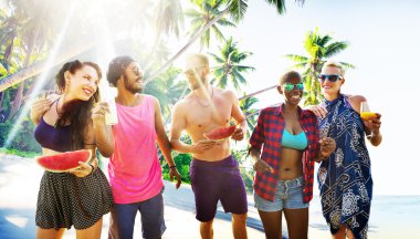 Beach gevşeme güzel tatil seyahat tropikal kavramı, arkadaş grubu