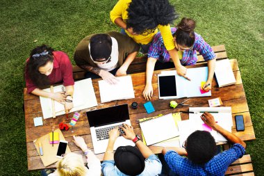 İnsanlar takım çalışması, açık havada kavramı Toplantı