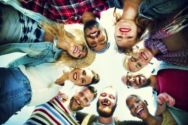 Arkadaşlar arkadaşlarının yanına, parti kavramı grup