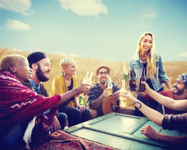 Farklı insanlar arkadaş kavramı