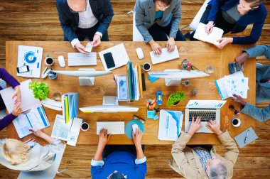 Ofiste çalışan iş adamları