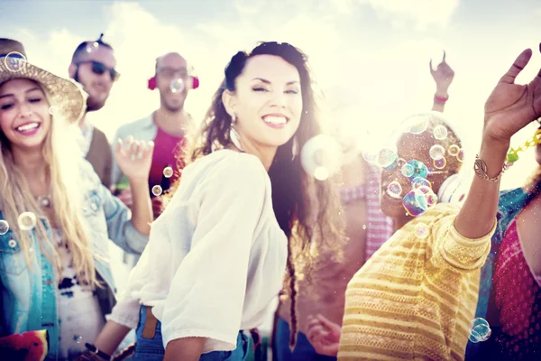 Amigos adolescentes en Beach Party Concept — Foto de Stock