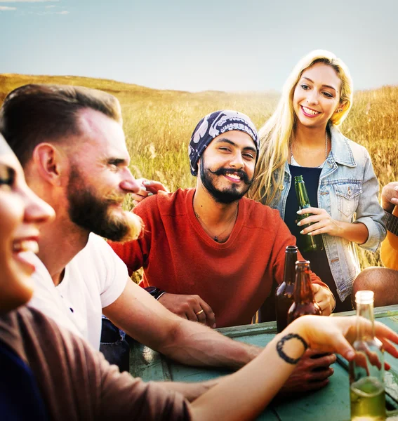 Arkadaşlar kavramı asılı