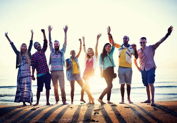 Vänskap och frihet, sommar semester koncept — Stockfoto