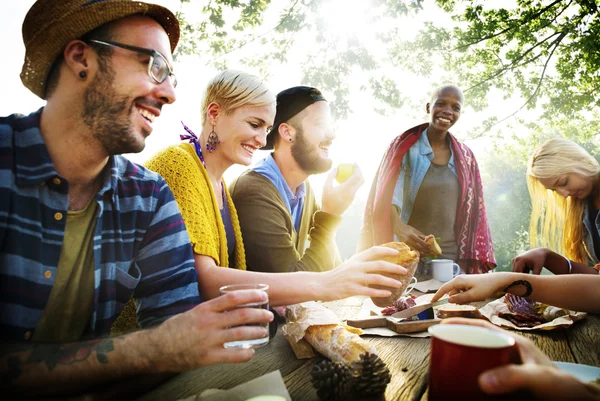 Arkadaşlar kavramı asılı