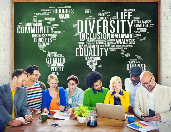 Diversità Persone con dispositivi digitali — Foto Stock