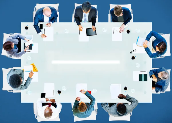 Gente de negocios trabajando en oficina — Foto de Stock