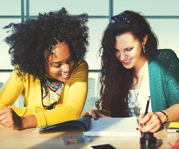 Vrienden bijeen voor Project, Teamwork Concept — Stockfoto