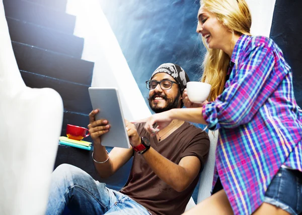 Amigos pasando el rato en Stair Case Concept — Foto de Stock