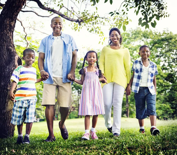 Africana familia feliz divertirse — Foto de Stock