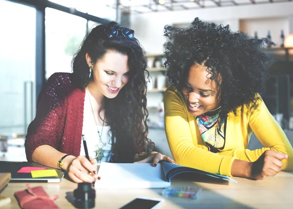 Amigos en Reunión para Proyecto, Concepto de Trabajo en Equipo — Foto de Stock