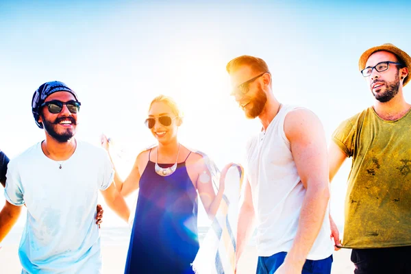 Relajación de amistad, concepto de felicidad de verano — Foto de Stock