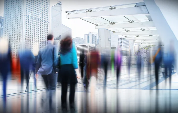 Affärsmän promenader — Stockfoto