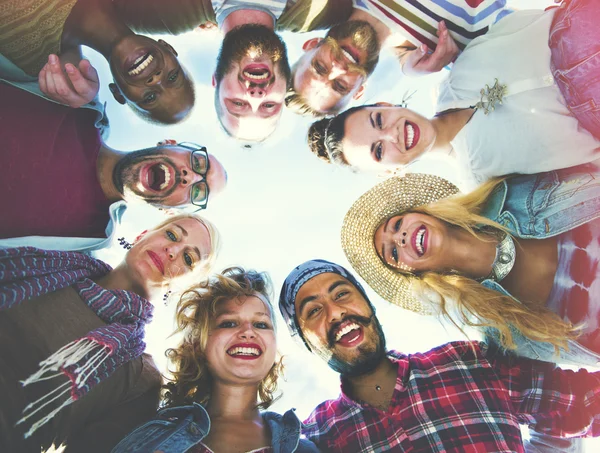 Grupo de amigos Huddle, conceito de festa — Fotografia de Stock