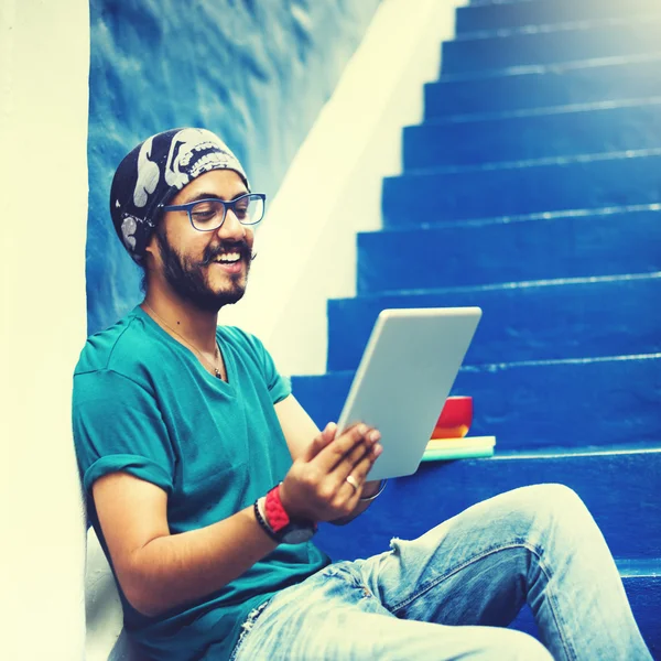 Sikh Guy Browsing Tablet — Stock Photo, Image