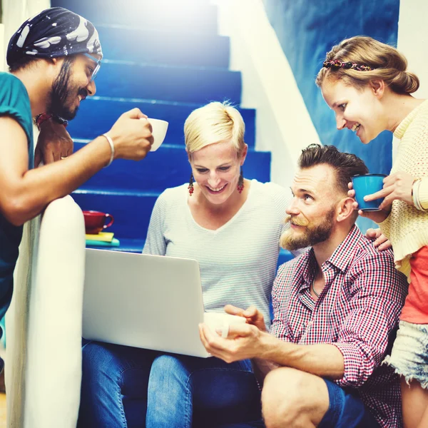 Amigos casuales Colgando Concepto — Foto de Stock