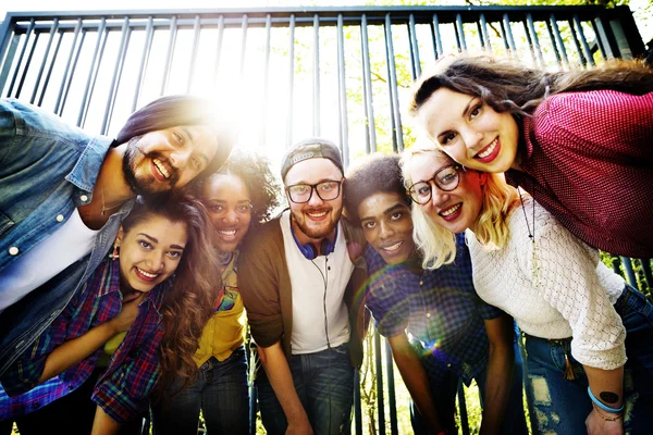 Konzept des freundschaftlichen Miteinanders — Stockfoto