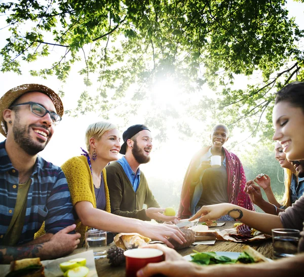 İnsanlar kavramı asılı