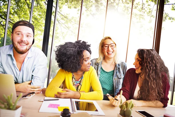 Equipe de amigos Brainstorming Conceito — Fotografia de Stock