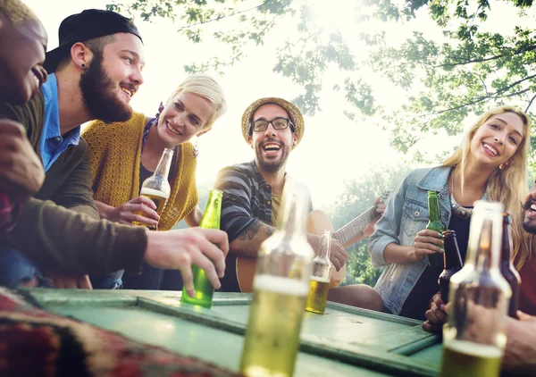 Arkadaşlar kavramı asılı