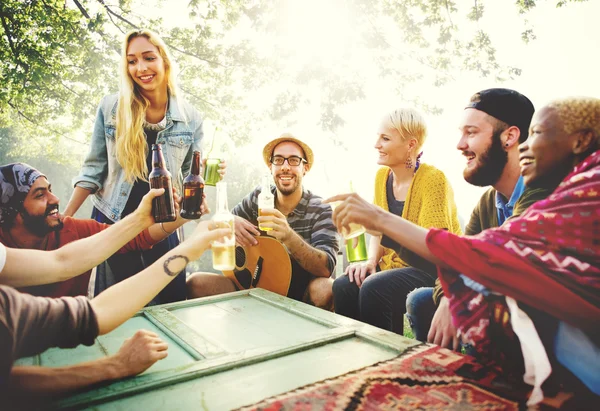 Arkadaşlar kavramı asılı