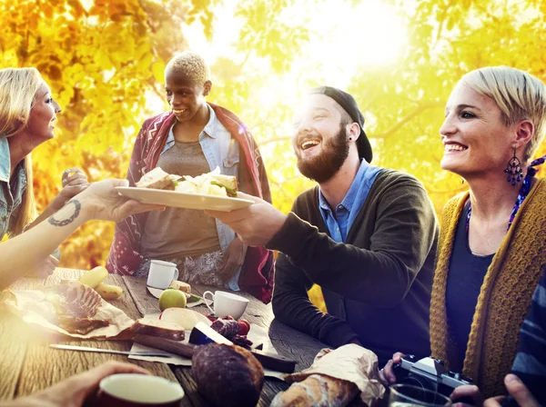 Friends Dining Outdoor — Stock Photo, Image