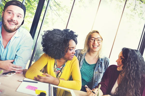 Equipo de Amigos Concepto de lluvia de ideas —  Fotos de Stock