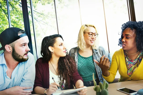 Equipo de Amigos Concepto de lluvia de ideas — Foto de Stock