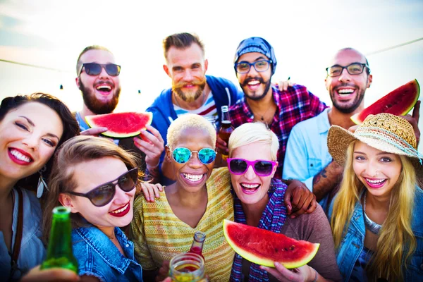 Beach Party middag och vänskap koncept — Stockfoto