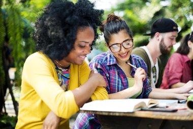 Arkadaşları ya da öğrenciler, ilişki kavramı