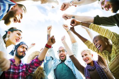 Kolları olan insanlar kavramı ortaya çıkar.