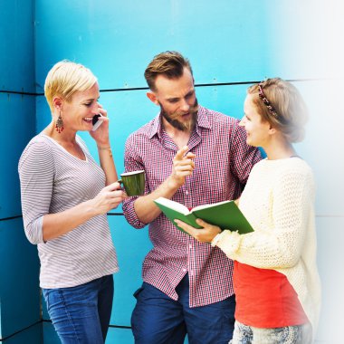 Grup insanlar sohbet kavramı