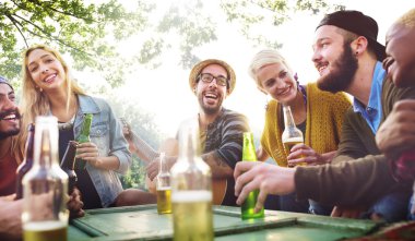 Arkadaşlar kavramı asılı