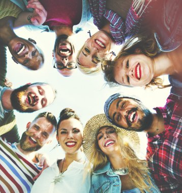 Arkadaşlar arkadaşlarının yanına, parti kavramı grup