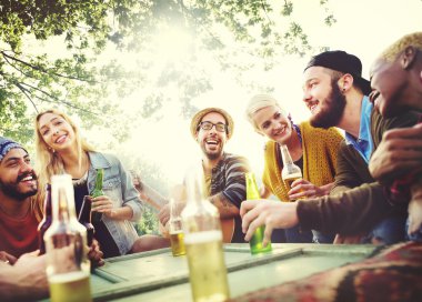 Farklı insanlar arkadaş kavramı