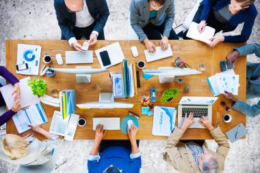 Ofiste çalışan iş adamları