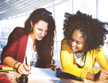 Kadın ve ekip çalışması kavramı