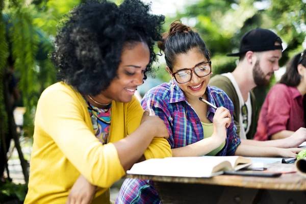 Arkadaşları ya da öğrenciler, ilişki kavramı
