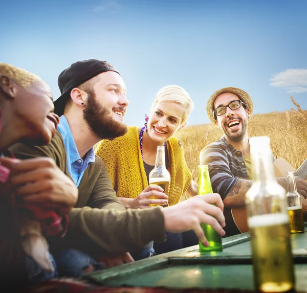 Friends Hanging Out and Drinking Concept — Stock Photo, Image