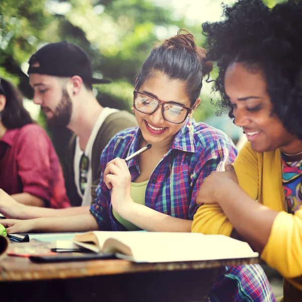 Colegas o Estudiantes, Concepto de Relaciones — Foto de Stock